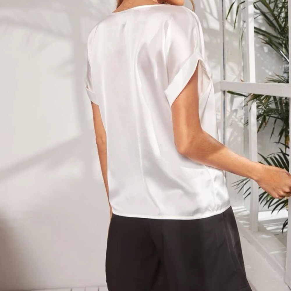 Luxe cuff sleeve blouse - Picture 7 of 16